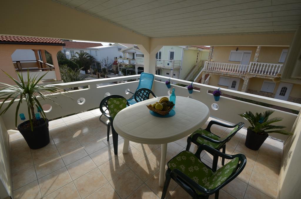 Apartment Delphin Vir Rum bild